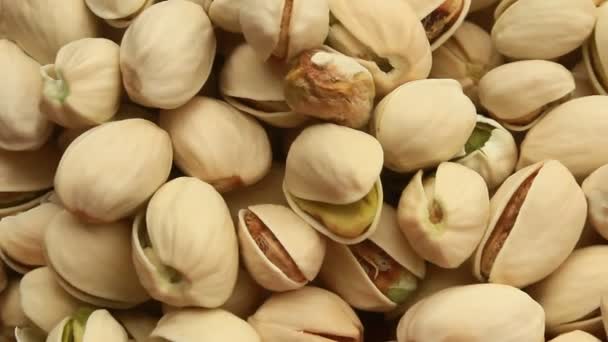 Hand and pistachios — Stock Video