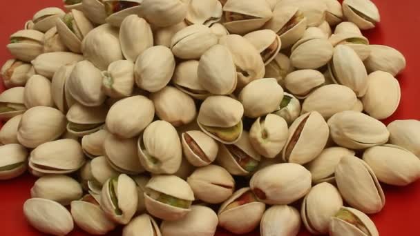 Hand and pistachios — Stock video