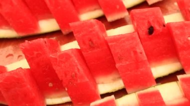 karpuz parçalar halinde kesilmiş