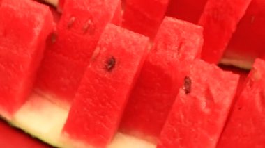 karpuz parçalar halinde kesilmiş