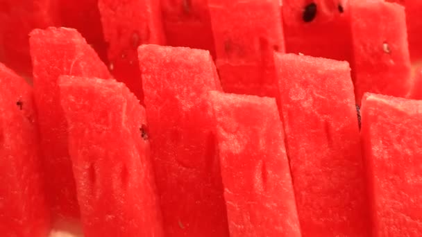 Cut watermelon into pieces — Stockvideo