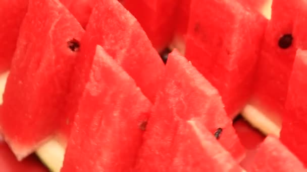 Cut watermelon into pieces — Stock video