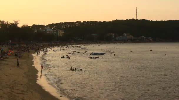 Pôr do sol na praia — Vídeo de Stock