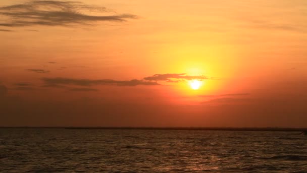 Solnedgång på stranden — Stockvideo