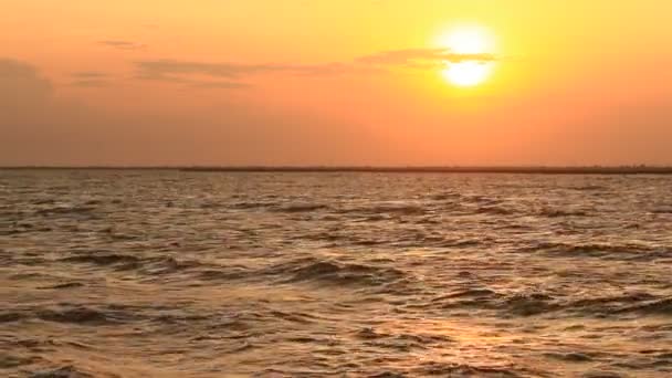 Puesta de sol en la playa — Vídeos de Stock