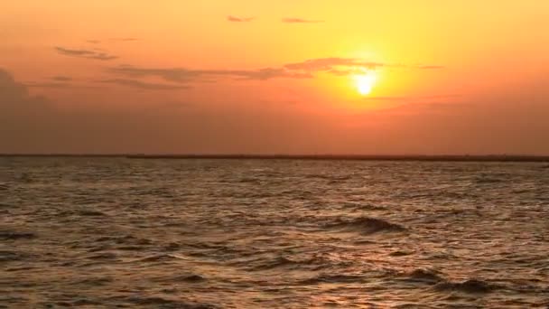 Puesta de sol en la playa — Vídeos de Stock