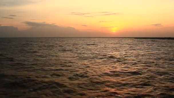 Puesta de sol en la playa — Vídeos de Stock