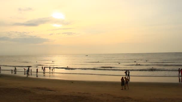 Wschód słońca na plaży — Wideo stockowe