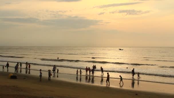 Salida del sol en la playa — Vídeos de Stock