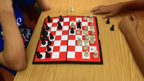 Jogar xadrez rei — Vídeo de Stock