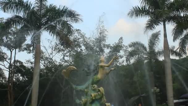 Fuente en el parque — Vídeo de stock