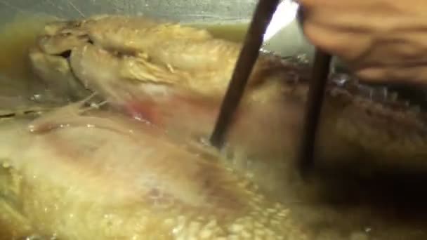 Fish in fry pan — Stock Footage Fish in fry pan Royalty Free Stock Video