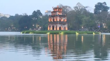 Hoan Kiem Gölü kaplumbağa Kulesi, Hanoi, Vietnam sembolü