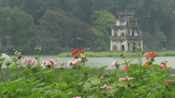 Hoan Kiem λίμνη με τον πύργο χελώνα, σύμβολο του Ανόι — Αρχείο Βίντεο