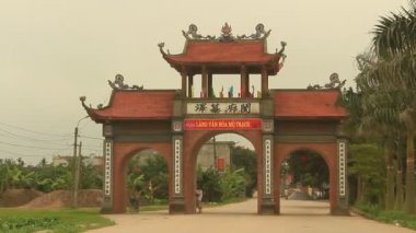 Haiduong, Vietnam, 31 Mart 2015, geleneksel köy kapısı Vietnam