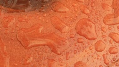 tahtaya çiy damlaları