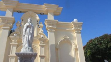 Haiduong, Vietnam, 10 Nisan 2015, grup insan kilisenin sunak hazırlanıyor