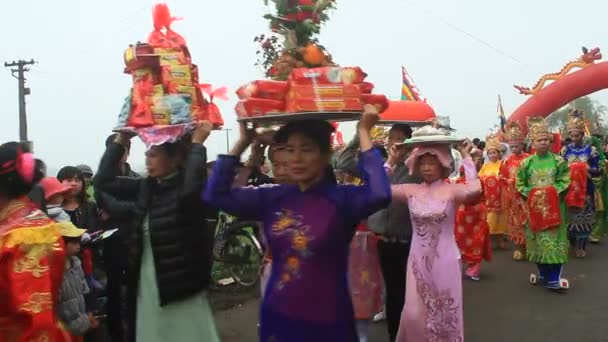 Haiduong, Vietnam, March, 13, 2015, group of people attending traditional festivals — Stock Video