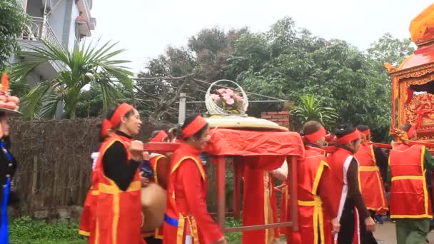 Haiduong, В'єтнам, 13 березня 2015 року група людей, які відвідують традиційні фестивалі — стокове відео