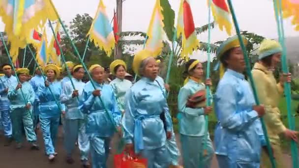 Haiduong, Vietnam, March, 13, 2015, group of people attending traditional festivals — Stock Video