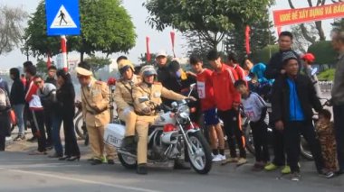 Haiduong, Vietnam, 21 Aralık 2014: sporcular çalışma zamanı içinde koşu