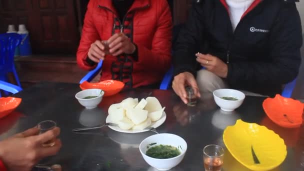 People eating on traditional street food market — Stock Video