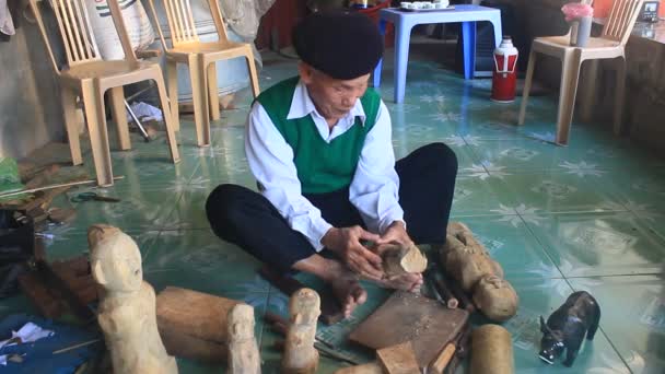 HAI DUONG, VIETNAM, ремесленники и куклы воды во Вьетнаме — стоковое видео