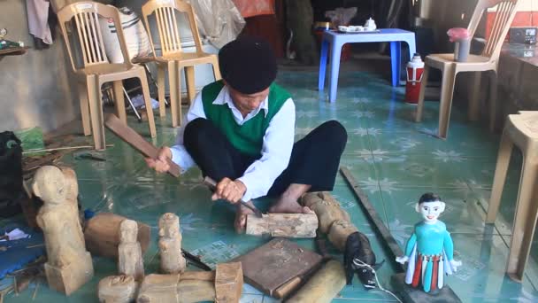 Hai Duong, Vietnam, hantverkare och vatten dockteater i Vietnam — Stockvideo