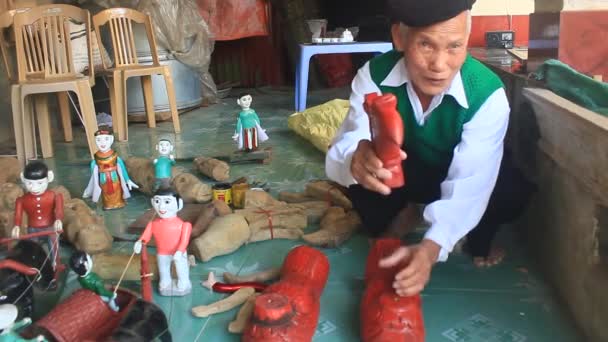 Hai Duong, Vietnam, řemeslníky a vodních loutek ve Vietnamu — Stock video