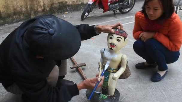 Hai Duong, Vietnam, ambachtslieden en water poppentheater in Vietnam — Stockvideo
