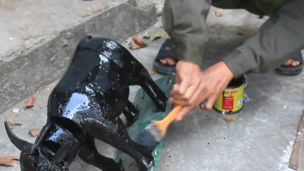 HAI DUONG, VIETNAM, ремесленники и куклы воды во Вьетнаме — стоковое видео