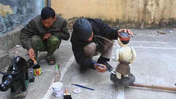 HAI DUONG, VIETNAM, artesanos y marionetas de agua en Vietnam — Vídeo de stock