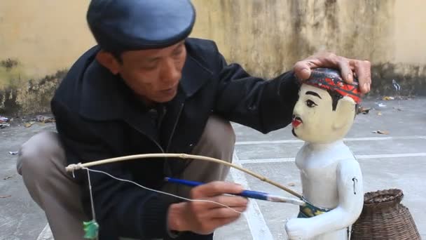 Hai Duong, Vietnam, hantverkare och vatten dockteater i Vietnam — Stockvideo