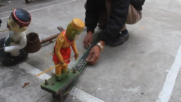 Hai duong, vietnam, Handwerker und Wasserpuppenspiel in vietnam — Stockvideo