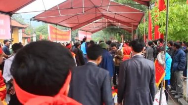 Hai Duong, Vietnam, 5 Mart 2015: geleneksel festival kişi katıldı