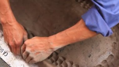 Vietnam çiftçiler havai fişek Festivali oynamak.