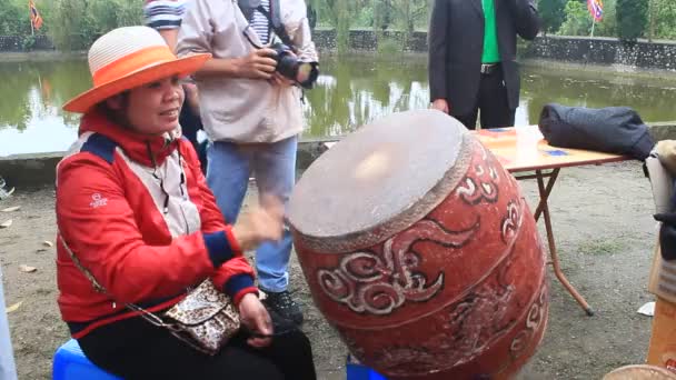 HAI DUONG, VIETNAM, 5 mars 2015 : les gens ont assisté au festival traditionnel — Video