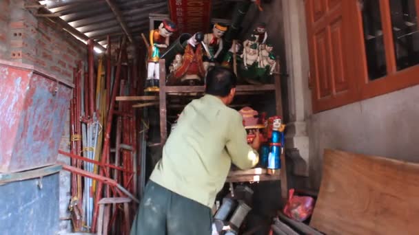 HAI DUONG, VIETNAM, 3 DE OCTUBRE: artesanos y marionetas de agua en Vietnam el 3 de octubre de 2014 en Hai Duong, Vietnam — Vídeo de stock