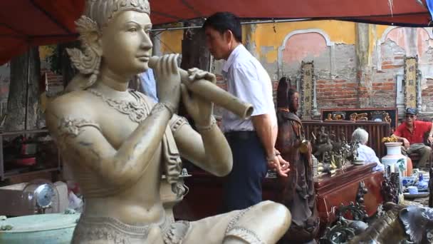 HAI DUONG, VIETNAM, 27 ottobre: Persone nel mercato dell'antiquariato il 27 ottobre 2014 a Hai Duong, Vietnam . — Video Stock