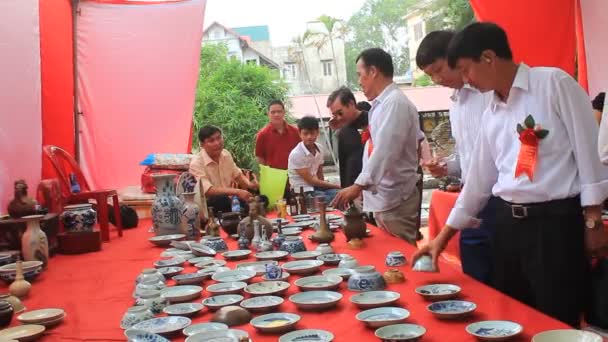 Hai Duong, Vietnam, 27 Ekim: Antika pazarı üzerinde 27 Ekim 2014 yılında Hai Duong, Vietnam insanlarda. — Stok video