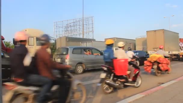 HAI DUONG, VIETNAM, NOVEMBER, 29: traffic congestion by accidents on November, 29, 2014 in Hai Duong, Vietnam — Stock Video