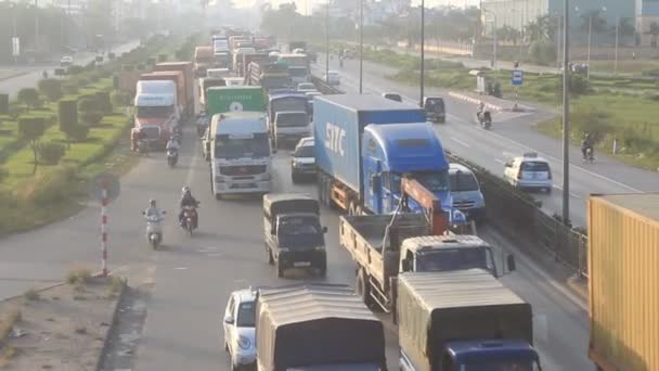 HAI DUONG, VIETNAM, NOVEMBER, 29: traffic congestion by accidents on November, 29, 2014 in Hai Duong, Vietnam — Stock Video