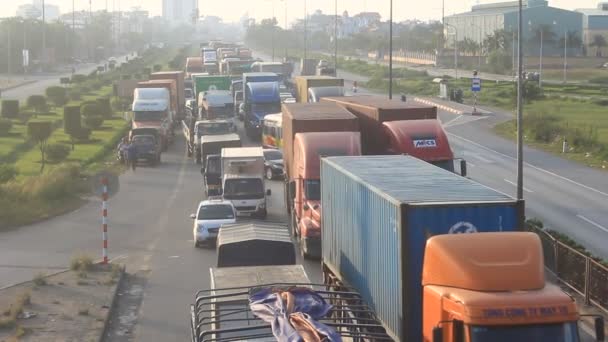 HAI DUONG, VIETNAM, 29 NOVEMBRE: traffico congestionato da incidenti il 29 novembre 2014 a Hai Duong, Vietnam — Video Stock