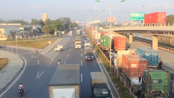 HAI DUONG, VIETNAM, 29 DE NOVIEMBRE: Congestión de tráfico por accidentes el 29 de noviembre de 2014 en Hai Duong, Vietnam — Vídeo de stock