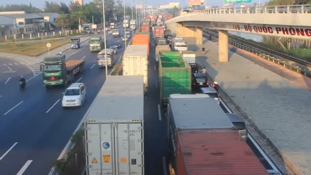 HAI DUONG, VIETNAM, NOVEMBER, 29: traffic congestion by accidents on November, 2014 in Hai Duong, Vietnam — стоковое видео