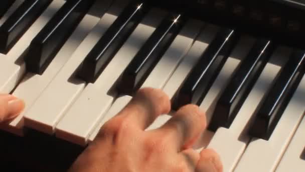 Girl playing the organ — Stock Video