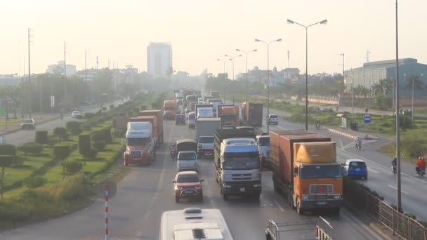 HAI DUONG, VIETNAM, NOVEMBER, 29: traffic congestion by accidents on November, 2014 in Hai Duong, Vietnam — стоковое видео