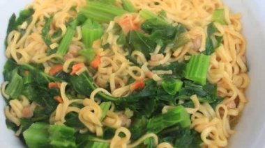 erişte çok renkli şekiller