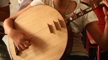 Asyalı çocuk geleneksel aletleri, Asya oyun