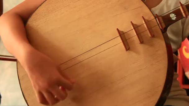 Niños asiáticos tocando instrumentos tradicionales, Asia — Vídeos de Stock